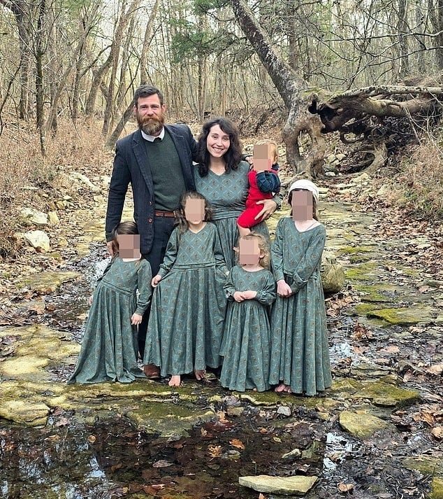 Según contó a Daily Mail, sus únicos gastos mensuales son el combustible para el generador y el pago de dos teléfonos celulares. (X/@BugHall)