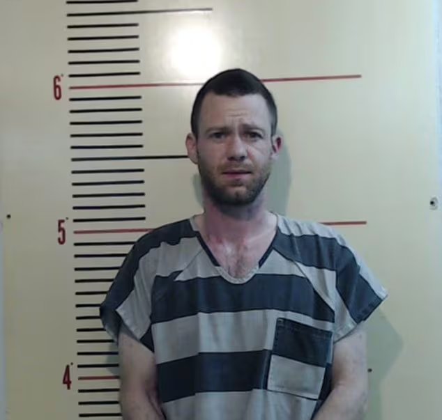 El actor fue arrestado en Texas en 2020 por inhalar aire comprimido, un episodio que describió como una “llamada de atención”.(Weatherford Police Department/Daily Mail)