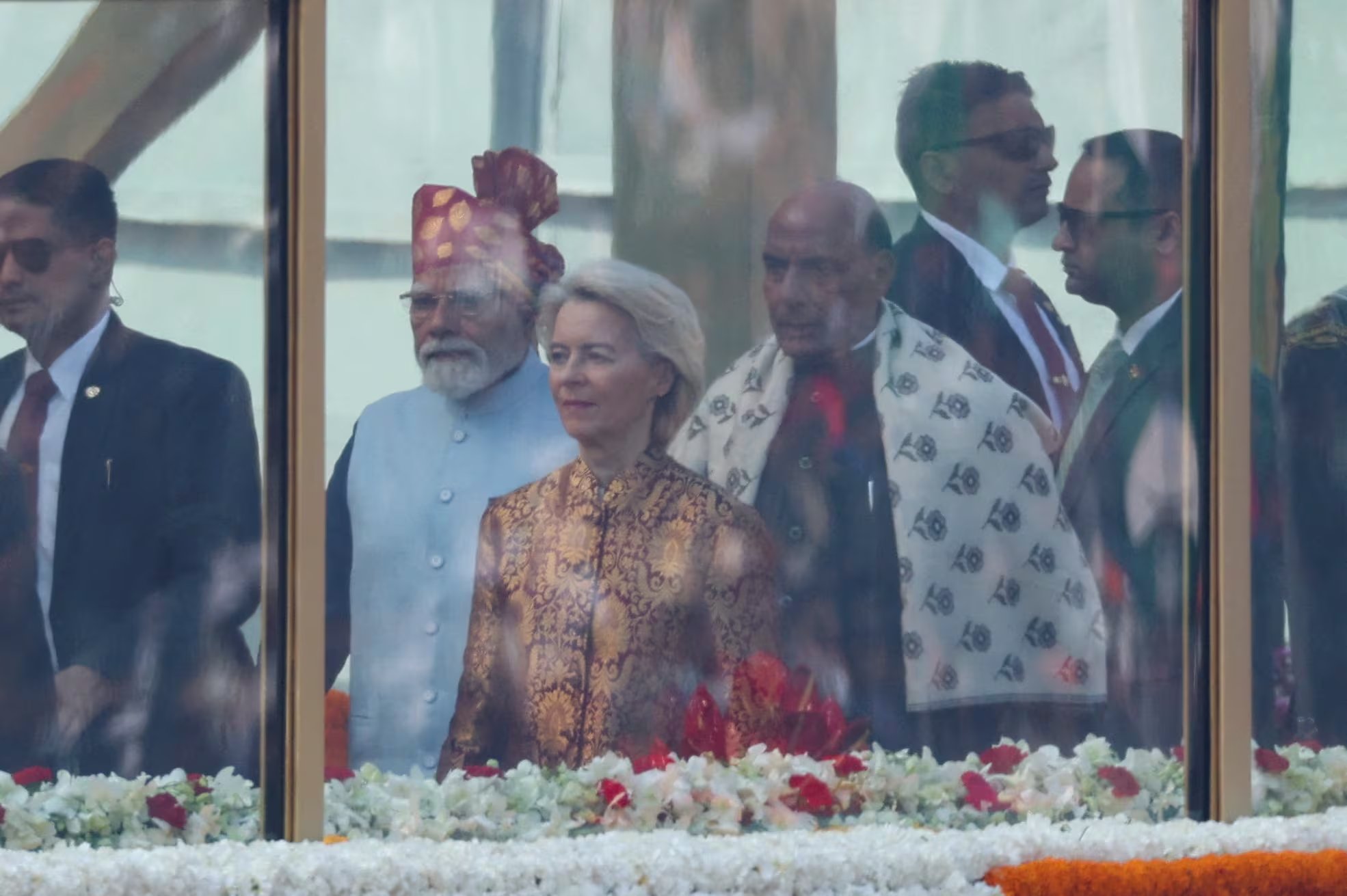 La presidenta de la Comisión Europea, Ursula von der Leyen, y el presidente del Consejo Europeo, Antonio Costa, asistieron el lunes como invitados de honor al desfile por el Día de la República de India (REUTERS)