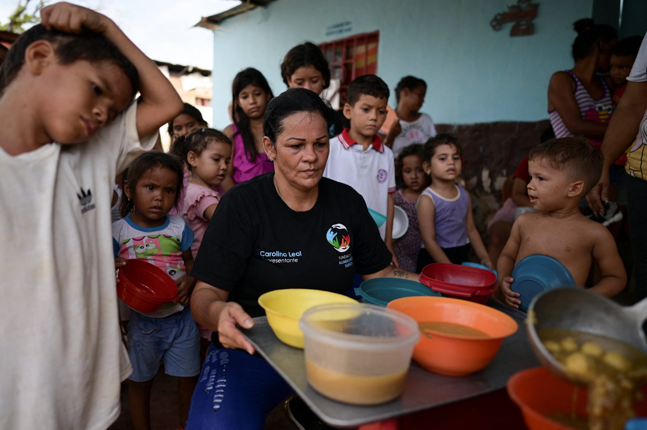 La inflación en Venezuela superó el 100 % en 2024–2025 y se proyecta un aumento hasta el 682 % para 2026, afectando la compra de alimentos. REUTERS/Gaby Oraa
