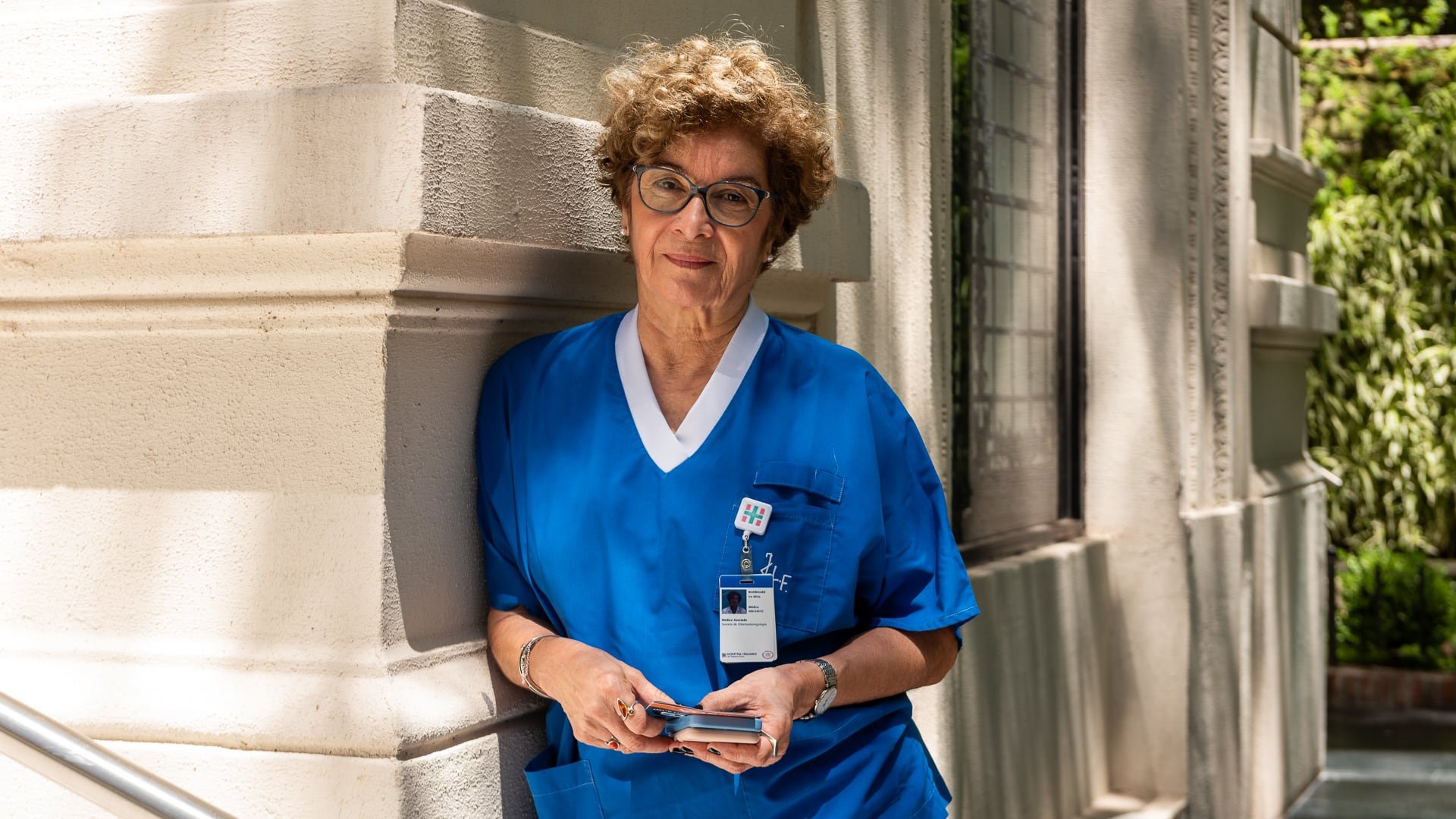 Iris Rodríguez atiende a dos tipos de pacientes: a los profesionales de la voz y a adultos mayores