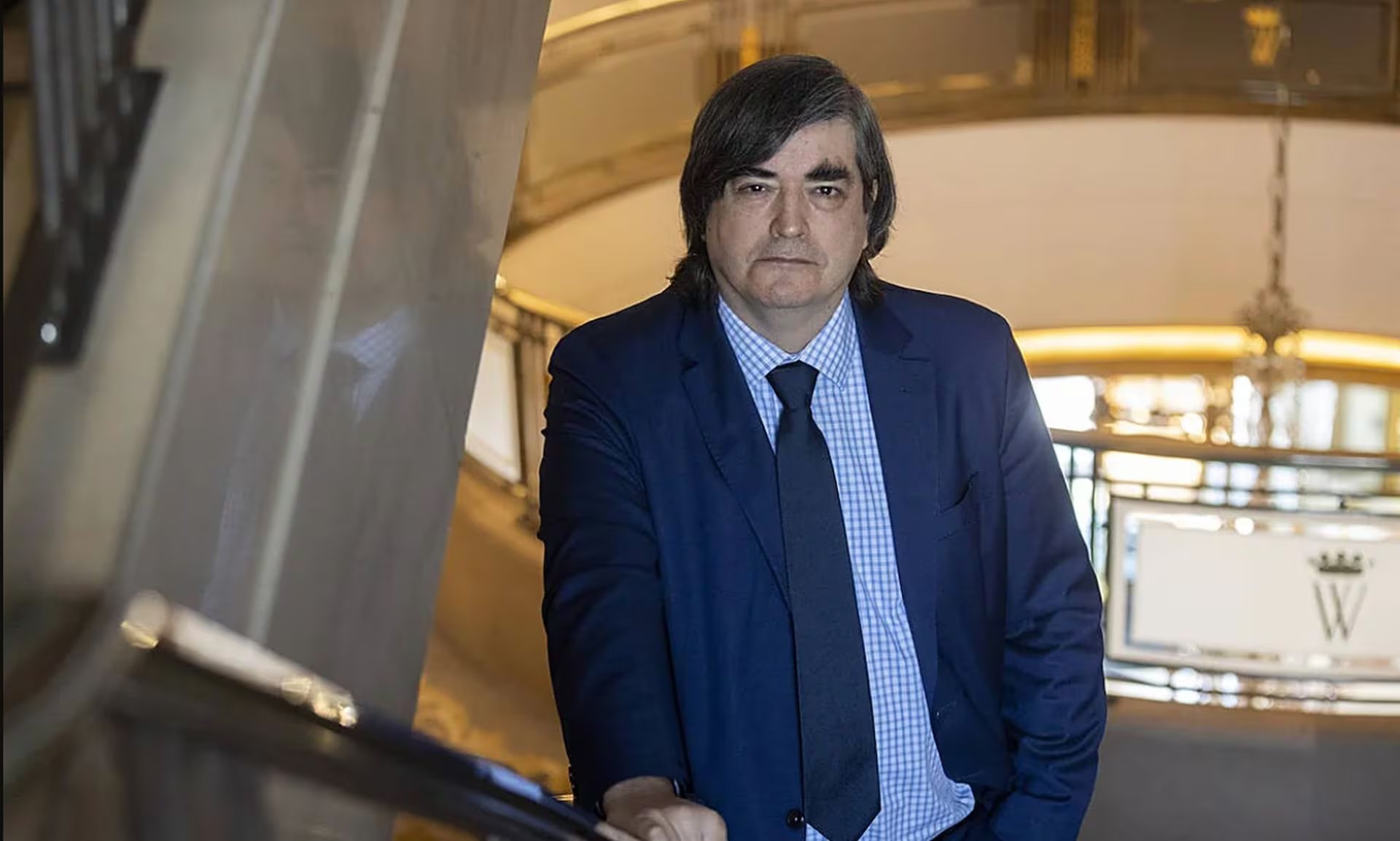 La muerte del actor profundizó en Bayly un sentimiento de culpa que atraviesa su columna, donde admite que el silencio marcó para siempre esa historia. (Ángel de Antonio)