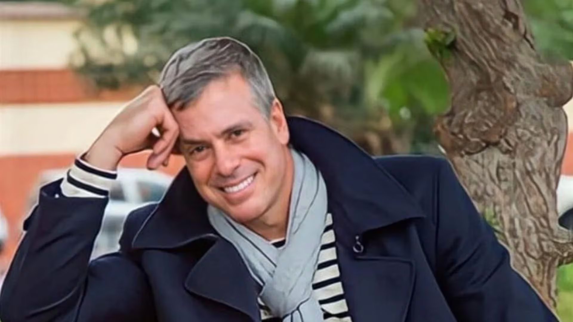 Sin nombres propios, Bayly dejó un texto que activó interpretaciones colectivas sobre un amor marcado por la fama, el miedo y la imposibilidad. (Facebook)