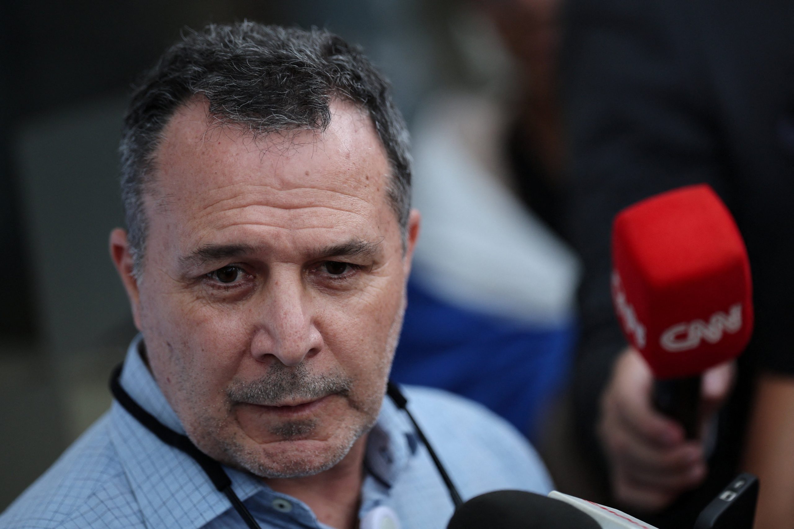 Cláudio Birolini, médico personal de Jair Bolsonaro, recomendó su traslado inmediato al hospital para una evaluación exhaustiva (Reuters)