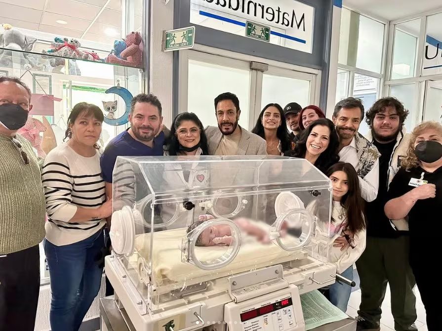 Las familias de José Eduardo y Paola se reunieron para darle la bienvenida a la pequeña Tessa (Foto: Instagram)