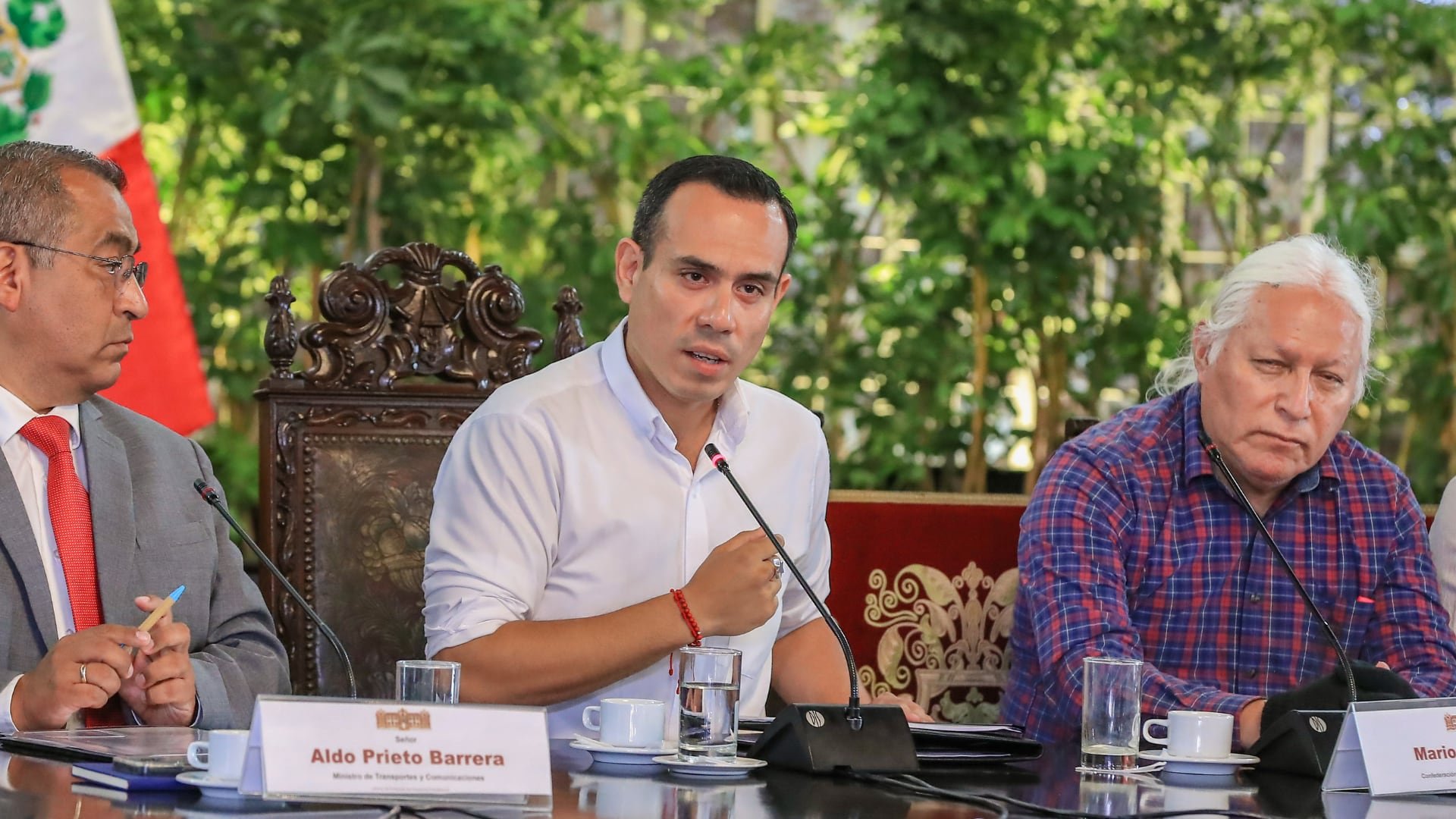 Jerí sostuvo que la difusión progresiva de los videos de sus visitas al restaurante busca distorsionar los hechos y manifestó su sospecha de una posible trampa o intento de manipulación para presionarlo o desestabilizar el país