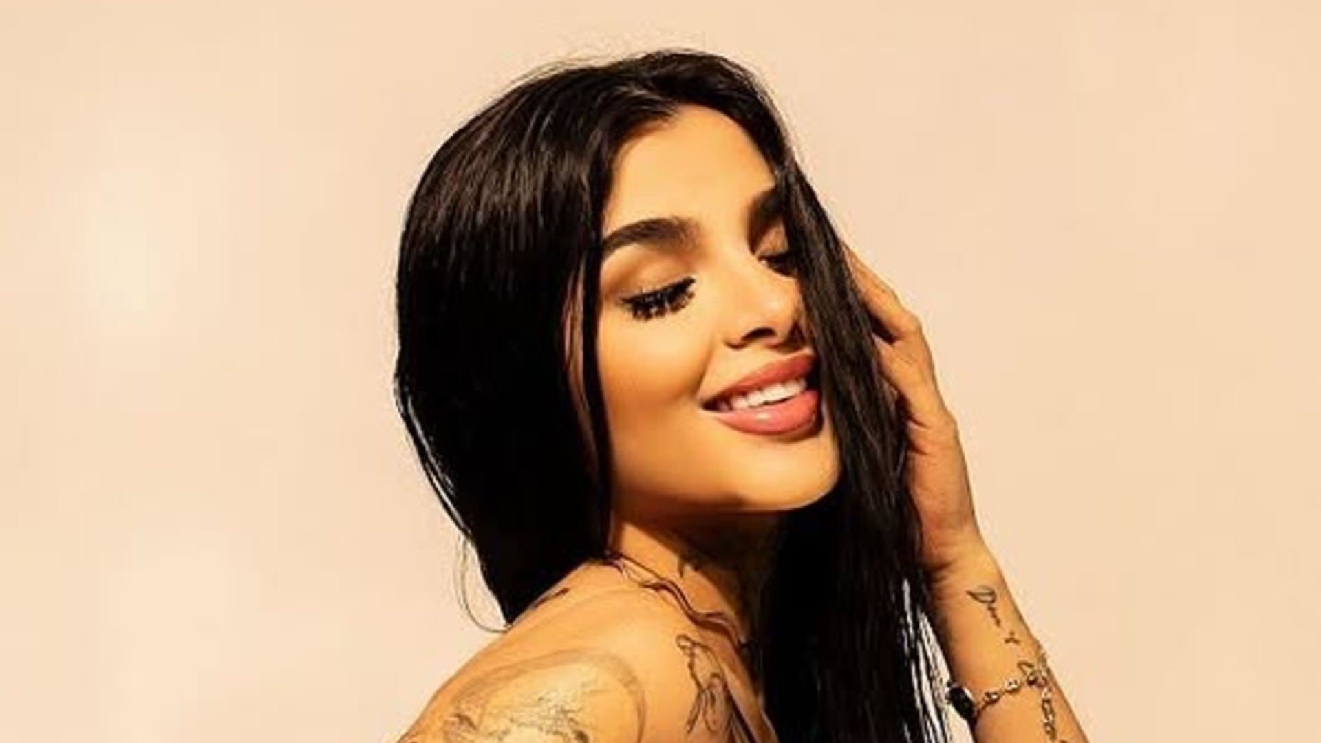 Karely Ruiz posee un historial de solidaridad, costeando quimioterapias y repartiendo despensas a damnificados del huracán Otis en Acapulco (Instagram)