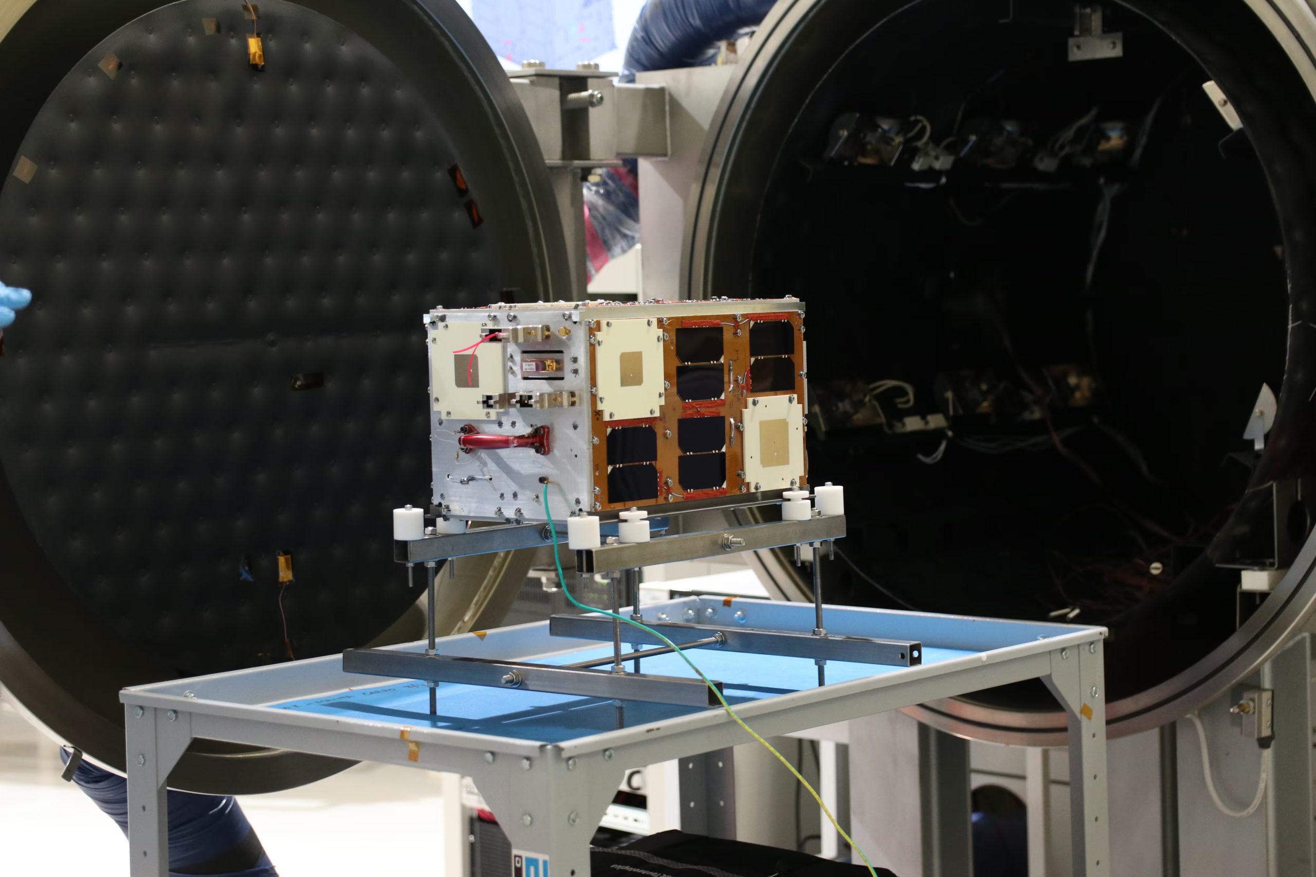 El satélite argentino validará enlaces de comunicación de largo alcance y evaluará componentes electrónicos en condiciones extremas (UNLP)
