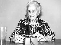 La arqueóloga Margherita Guarducci descifró grafitis en el muro rojo que mencionan el nombre de Pedro y refuerzan la autenticidad del hallazgo