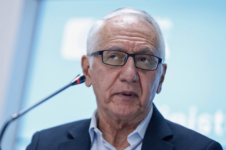 Funcionarios obligados a decidir entre su puesto y compromisos cuestionados. Los debates por la falta de certificados, el estrecho margen de maniobra y nuevas sospechas sobre la relación entre política y gestión hospitalaria - crédito Colprensa