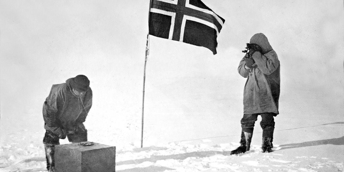 La expedición noruega que hizo historia al llegar al Polo Sur enfrentó temperaturas de hasta -60°C y vastedades de hielo inexplorado en la Antártida (Wikipedia)
