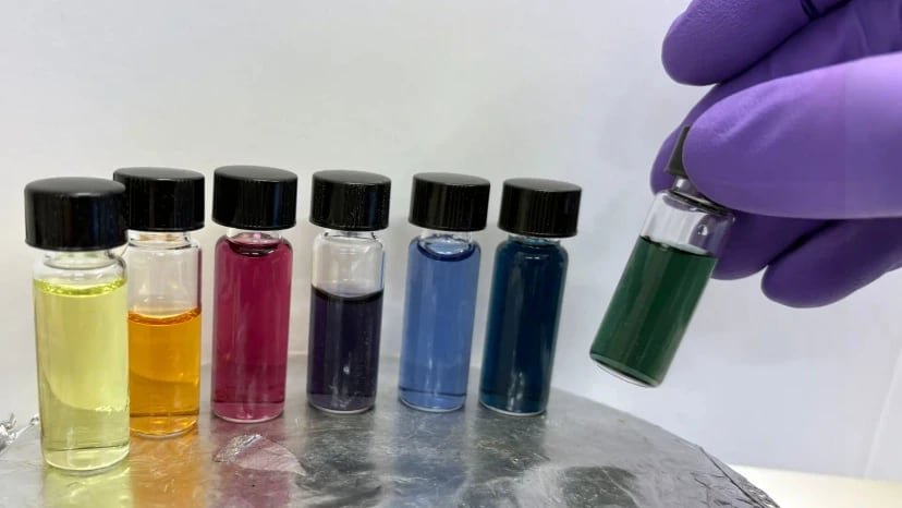 La formulación de nanopartículas de plástico conductor de electricidad en suspensión acuosa representa la base del nuevo método para obtener hidrógeno sin recurrir al platino (Chalmers University of Technology/Mia Halleröd Palmgren)