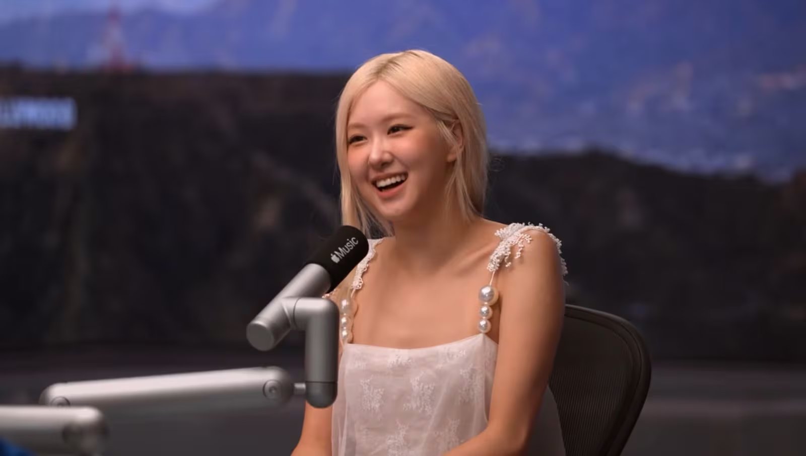 Rosé confesó que estaba muy comprometida en mantener su rmance en secreto. (Captura de video: YouTube)