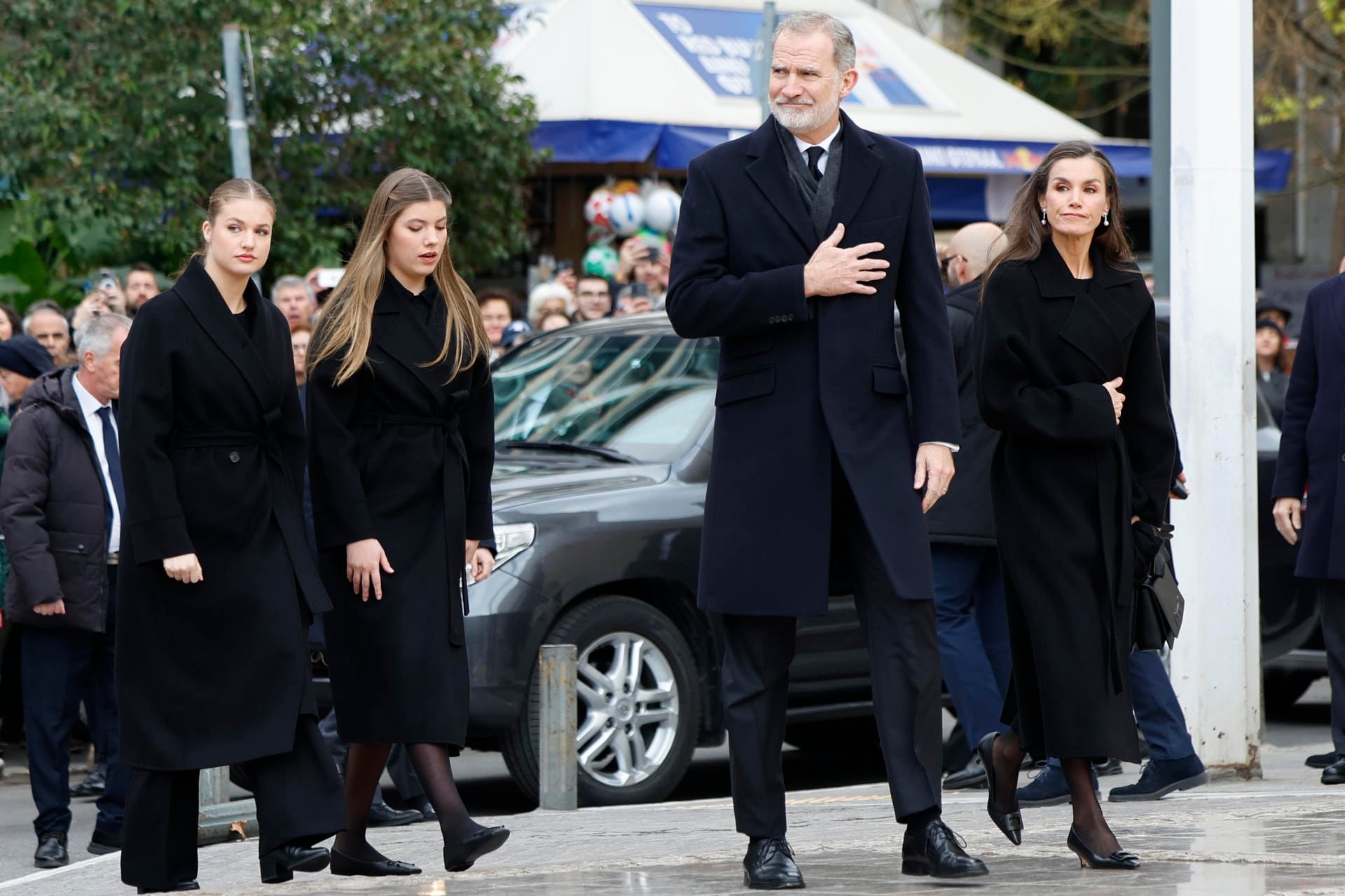El rey Felipe VI, la reina Letizia, la princesa Leonor y la infanta Sofía asisten a la misa por la princesa Irene de Grecia en la Catedral de Atenas. (EFE/Mariscal)