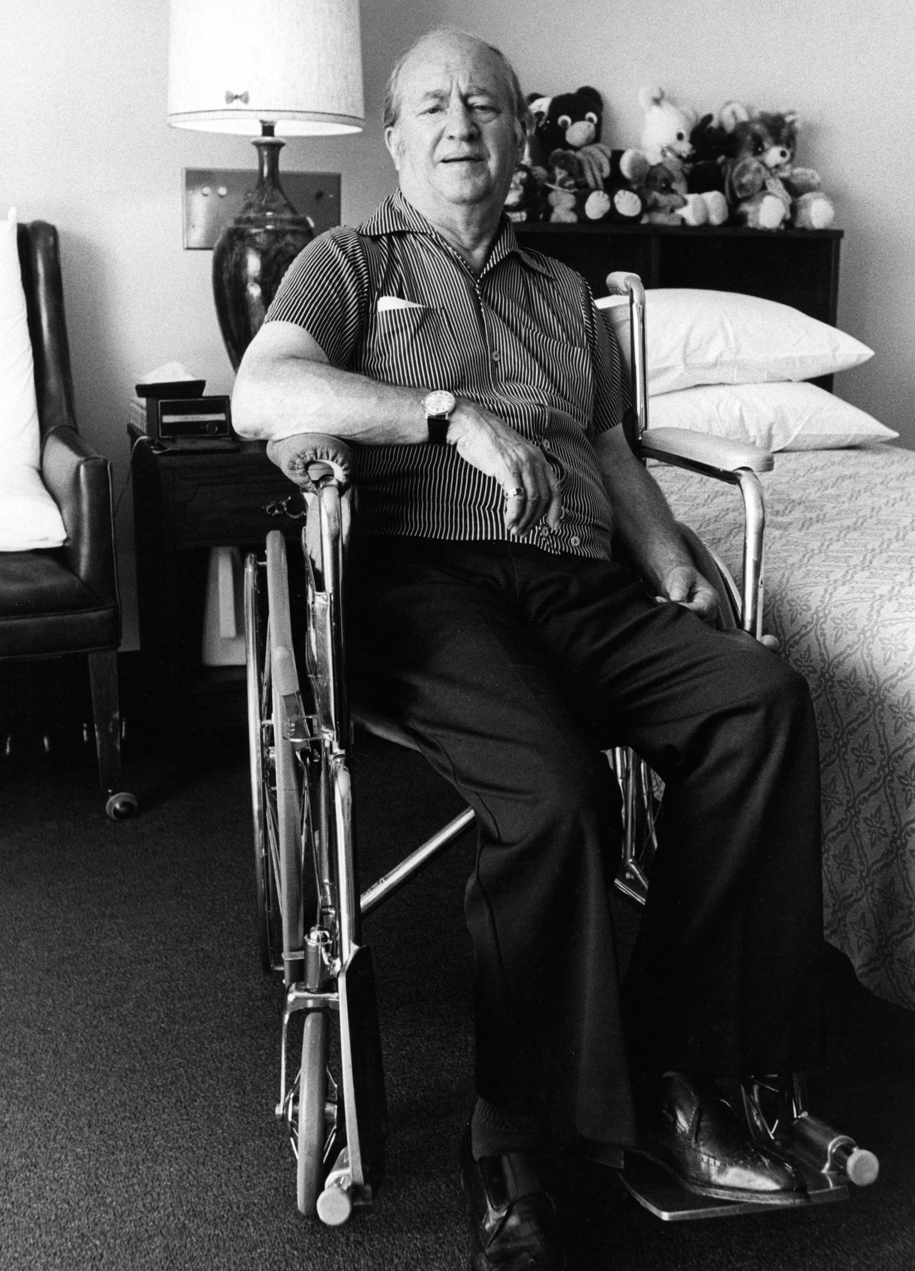 Larry Fine murió el 24 de enero de 1975, a los setenta y dos años y por una hemorragia cerebral (Ulvis Alberts)