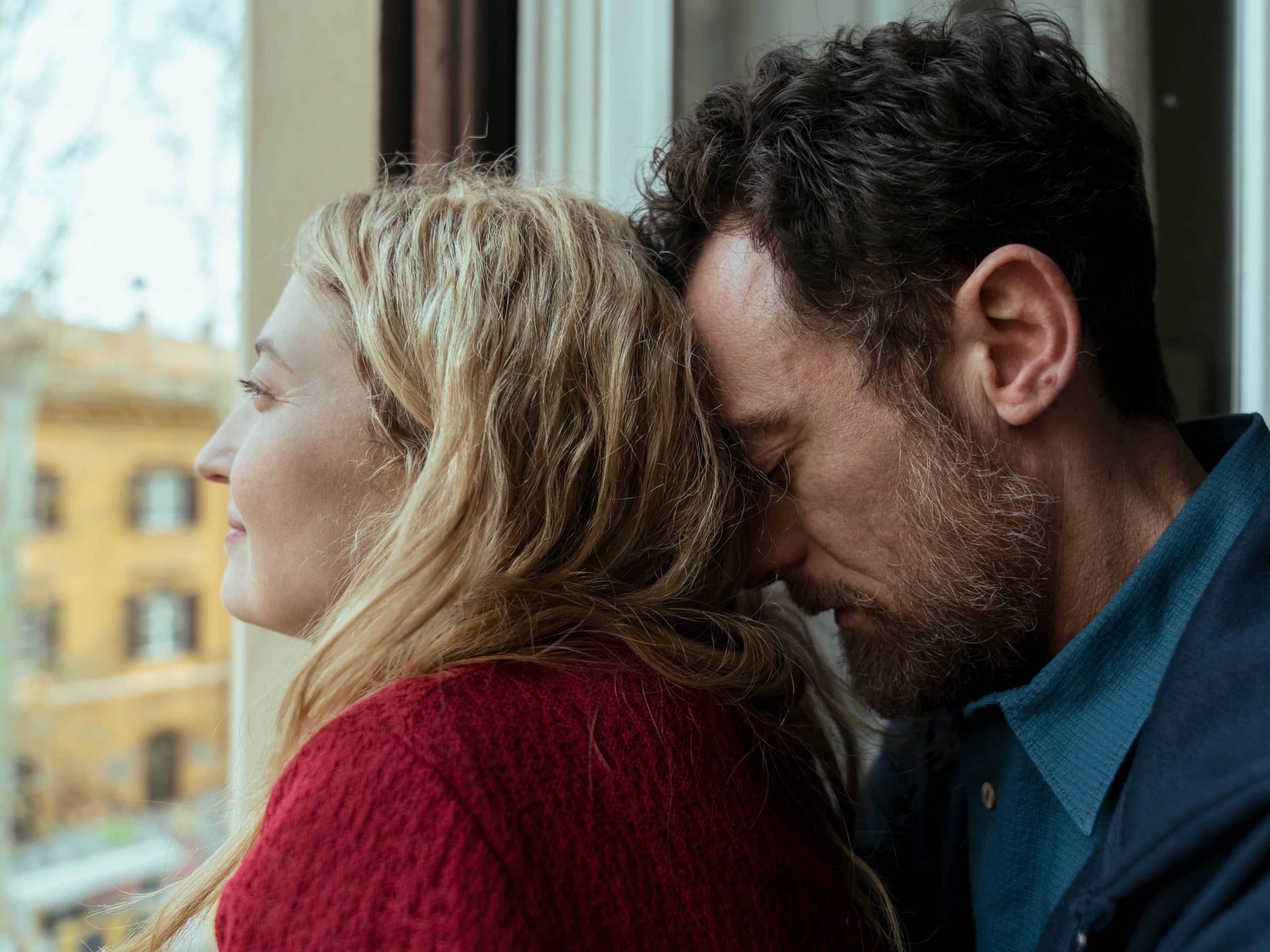 Alba Rohrwacher y Elio Germano en 'Tres adioses', de Isabel Coixet