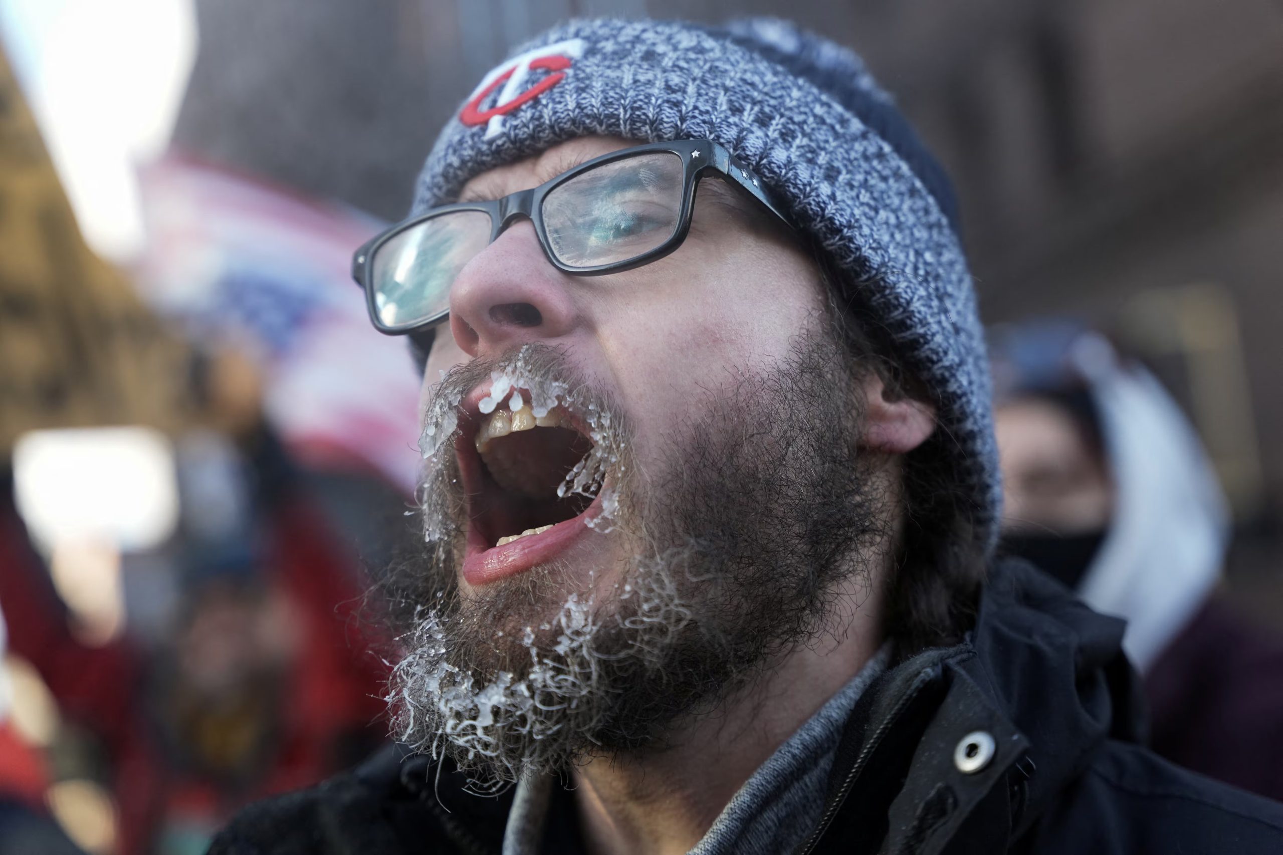 A otro manifestante se le congeló la barba en Minnesota (REUTERS/Tim Evans)