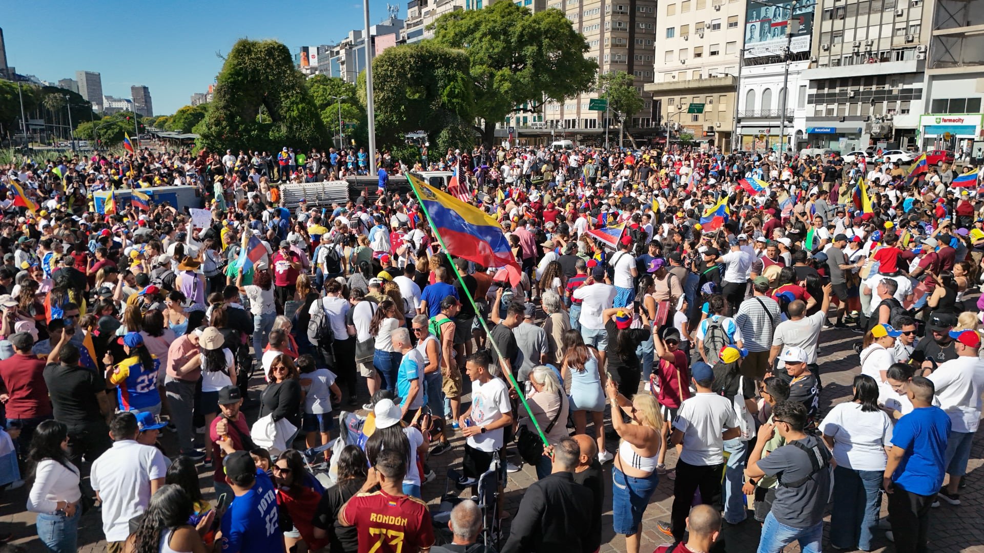 La movilización de la comunidad venezolana marcó una jornada histórica en el centro de la capital argentina
