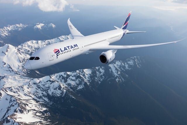 LATAM Airlines Perú señaló que optó por interrumpir de manera provisional sus operaciones aéreas con origen y destino en Aruba y Curazao por un periodo de 48 horas. Foto: Latam Airlines