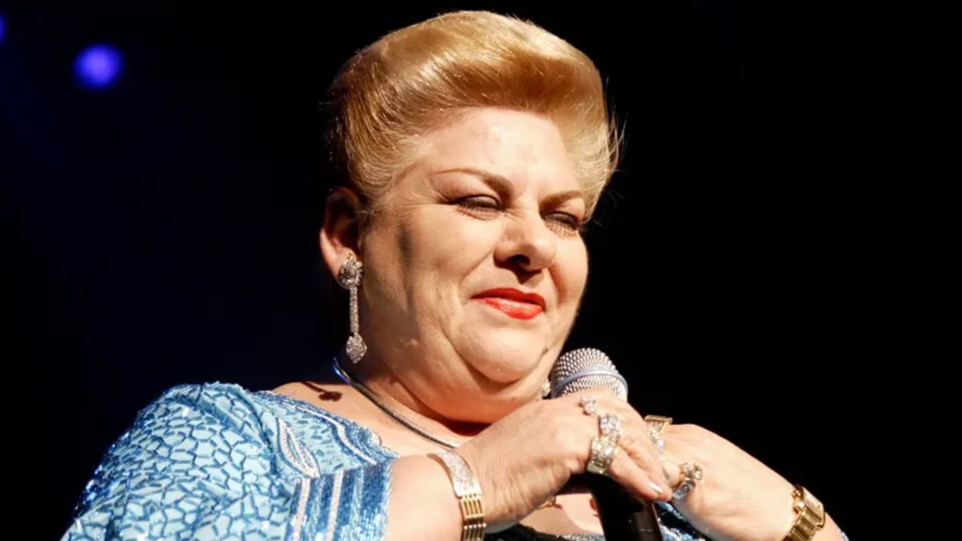 Paquita la del Barrio dudó en grabar la canción inicialmente debido a la contundencia de los insultos, pero decidió apropiarse del tema por su potencial impacto (crédito Armando Arorizo/EFE)