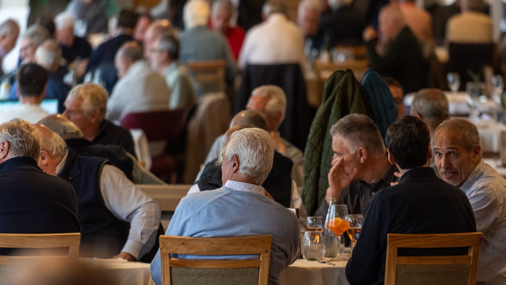 La longevidad no implica necesariamente una retracción de la actividad productiva; una proporción cada vez mayor de adultos mayores mantiene una vida activa