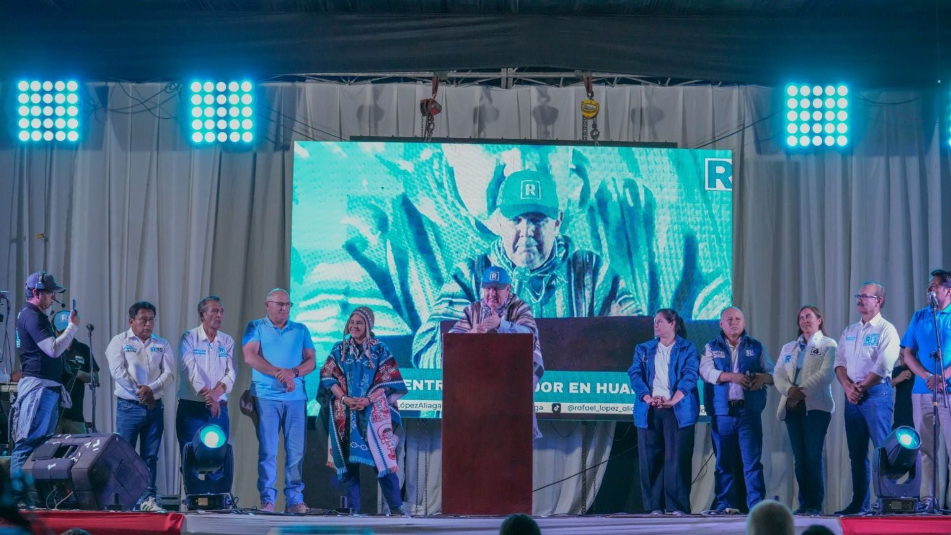 López Aliaga acusa al mandatario de liderar un gobierno corrupto por sus reuniones clandestinas con el empresario chino Zhihua Yang