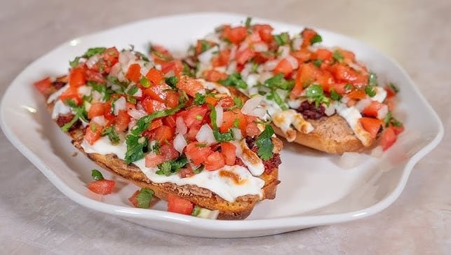 Incorporar platillos típicos mexicanos al desayuno ayuda a mantener una alimentación equilibrada y mejora la salud a largo plazo. (YT: Cocinando con amor)