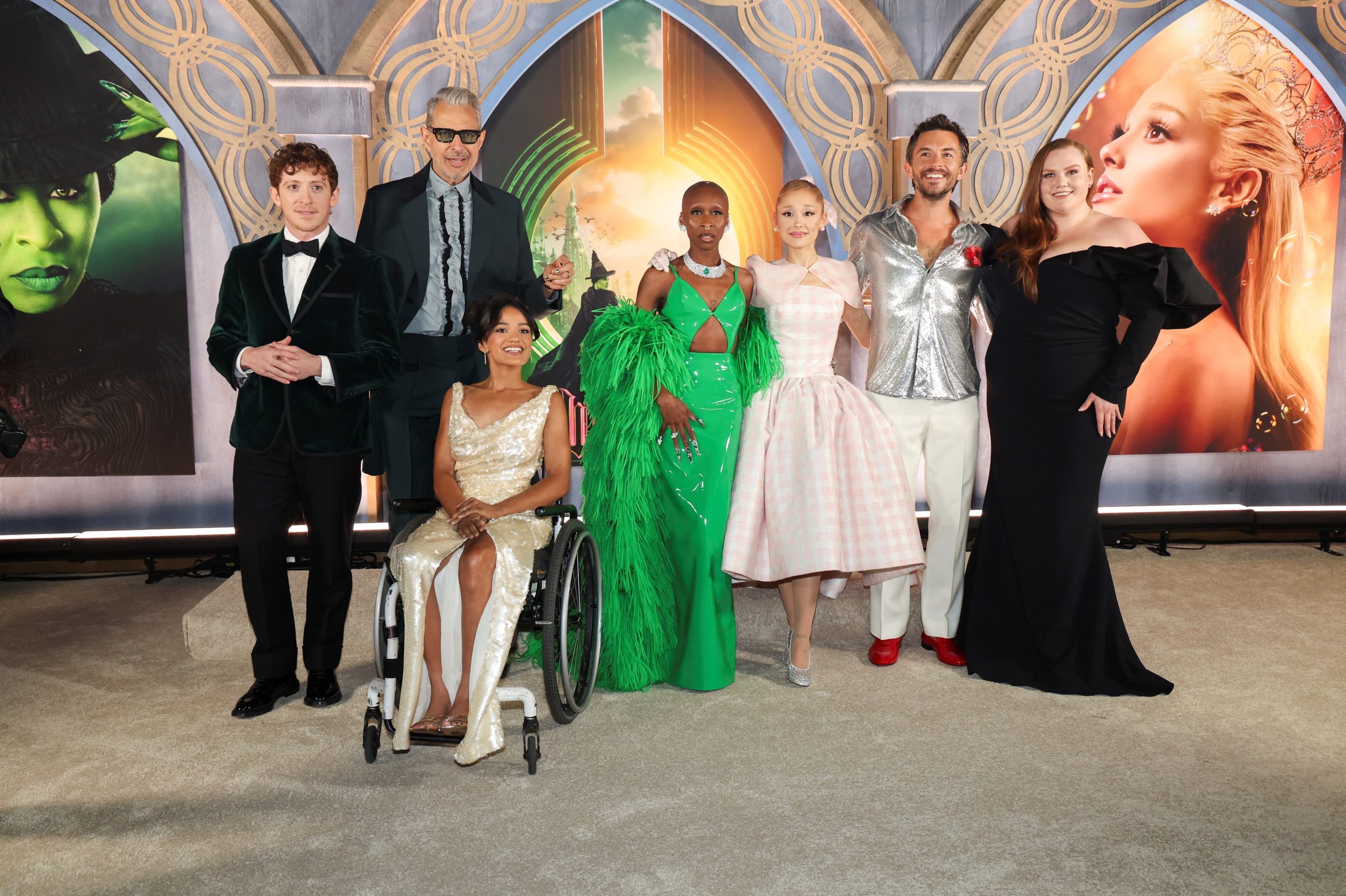 Ethan Slater y Ariana Grande evitaban posar juntos como pareja en los eventos de 