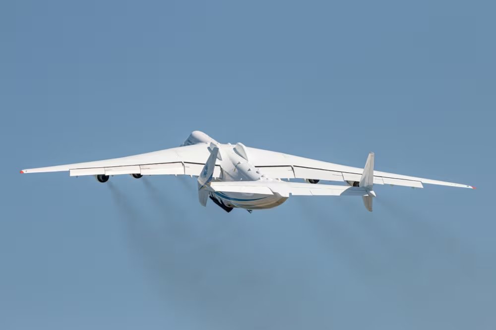 Durante años, el avión de carga más grande del mundo representó el máximo exponente de la logística aérea pesada (Foto: Shutterstock)