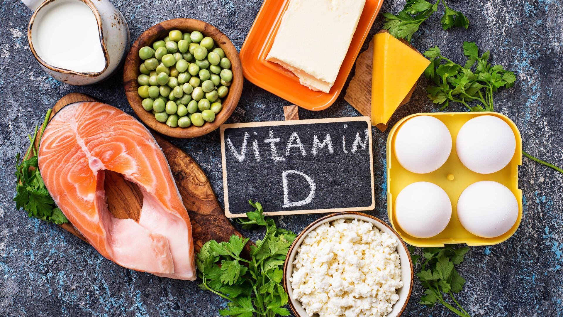 La vitamina D se obtiene a través de la exposición al sol, el consumo de alimentos ricos en este nutriente y el uso de suplementos, según el estudio. (Canva)