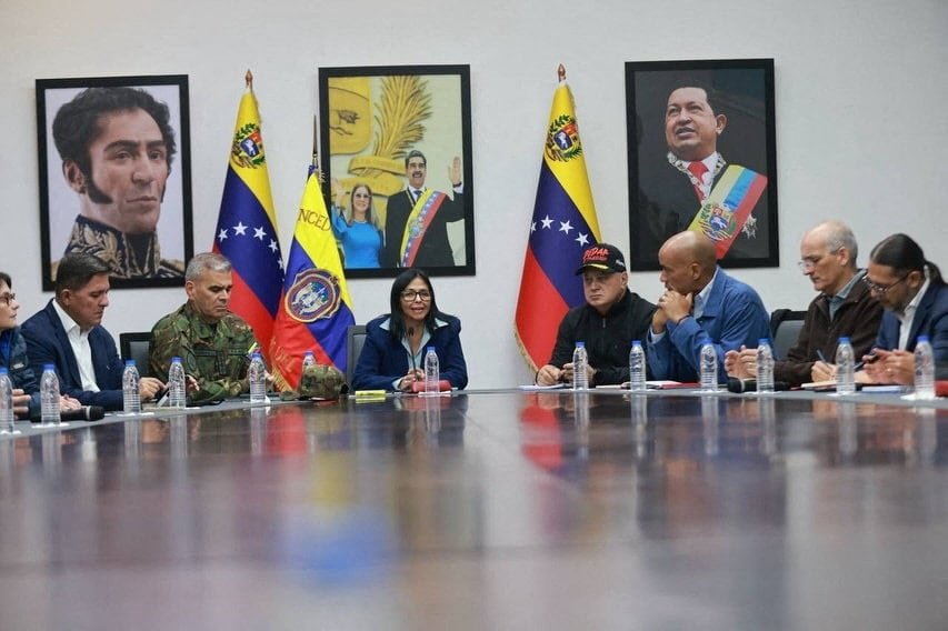 Delcy Rodríguez, presidenta interina de Venezuela, encabeza una reunión de gabinete tras ofrecer trabajar con Trump: 