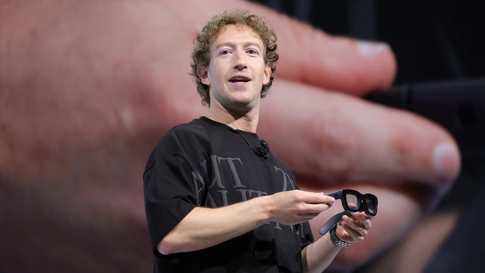 Mark Zuckerberg, CEO de Meta, señaló que la compañía se encuentra invierto en IA para reducir los grupos de trabajo. (Reuters)