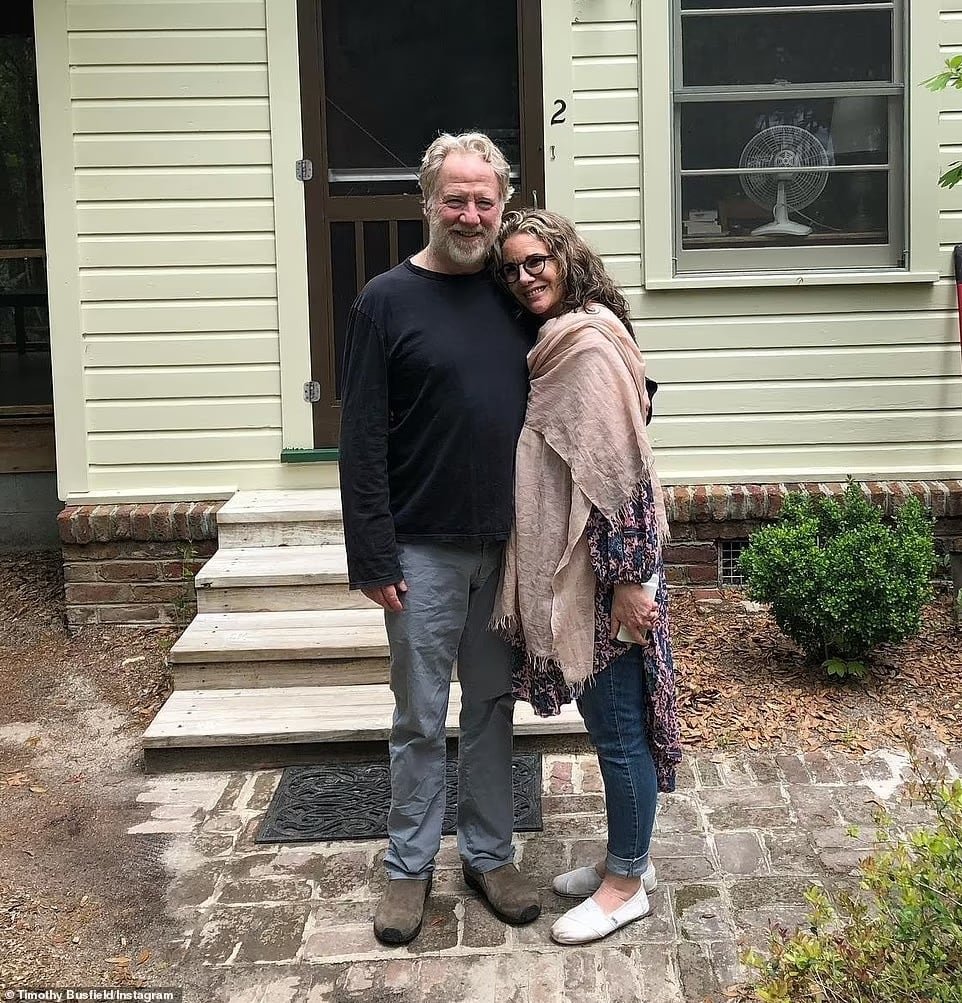 La policía allanó la casa que Timothy Busfield comparte con su esposa Melissa Gilbert.(Instagram)