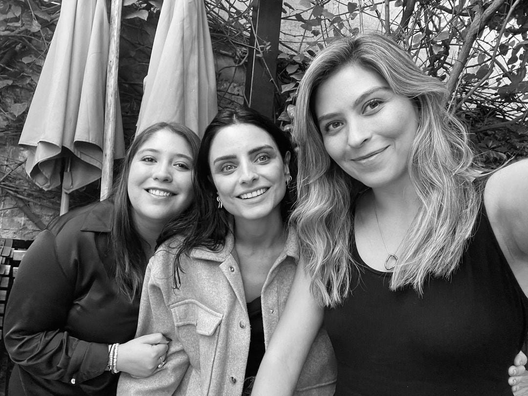 La unión y apoyo entre hermanas, especialmente entre Aislinn, Michelle y Chiara Aguilera, se reafirmaron tras el fallecimiento de su madre (Instagram/@michaguilerac)