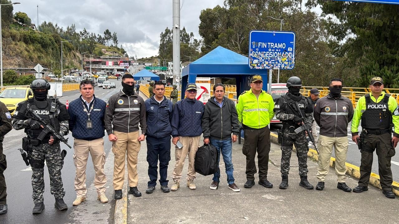 Un control en un paso fronterizo permitió identificar al ciudadano, quien intentaba salir hacia Venezuela, activando los protocolos para su remisión a las instancias judiciales que lo requerían - crédito Migración Colombia