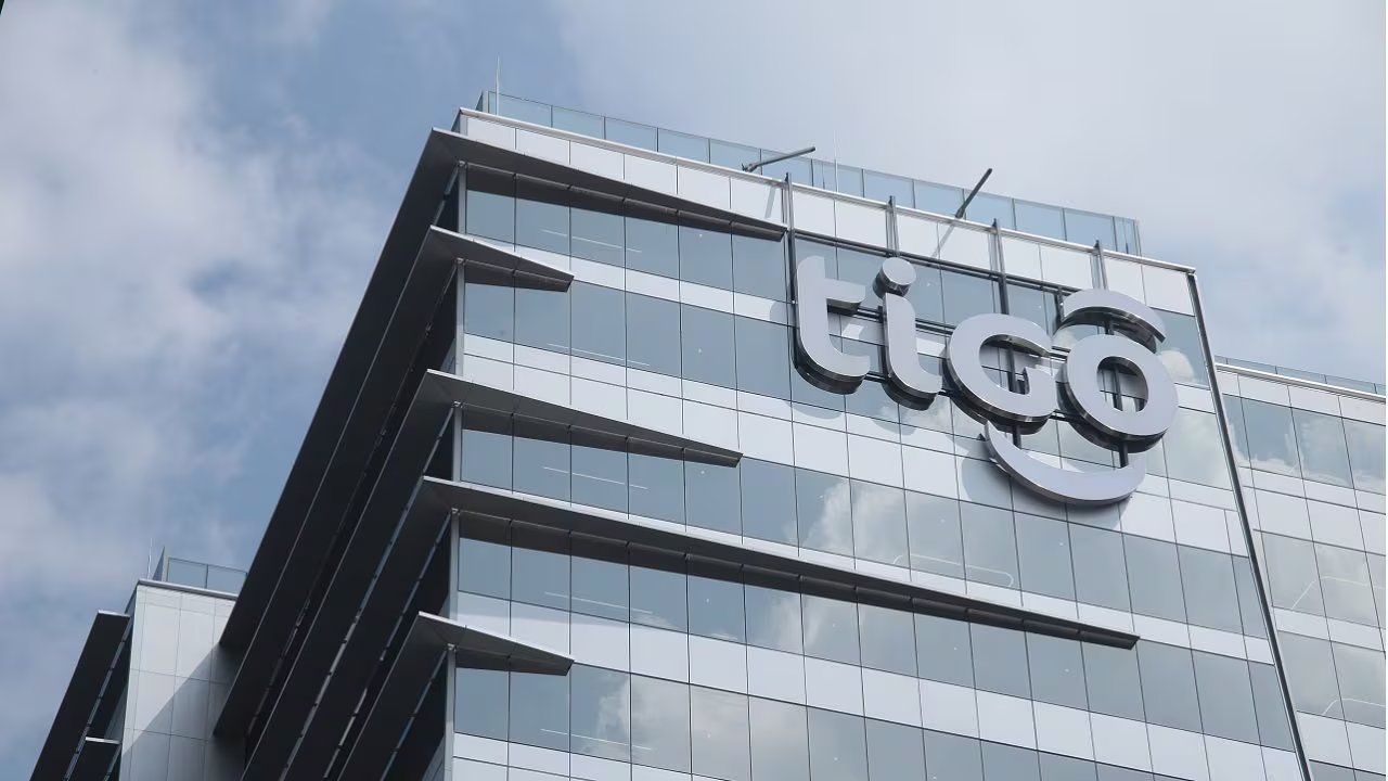 Tigo ya tiene presencia en varios países de la región (AP/Archivo)