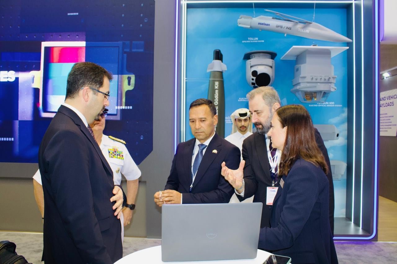 Pedro Sánchez se reunió con altos mandos de Qatar y Turquía en Doha - crédito Ministerio de Defensa