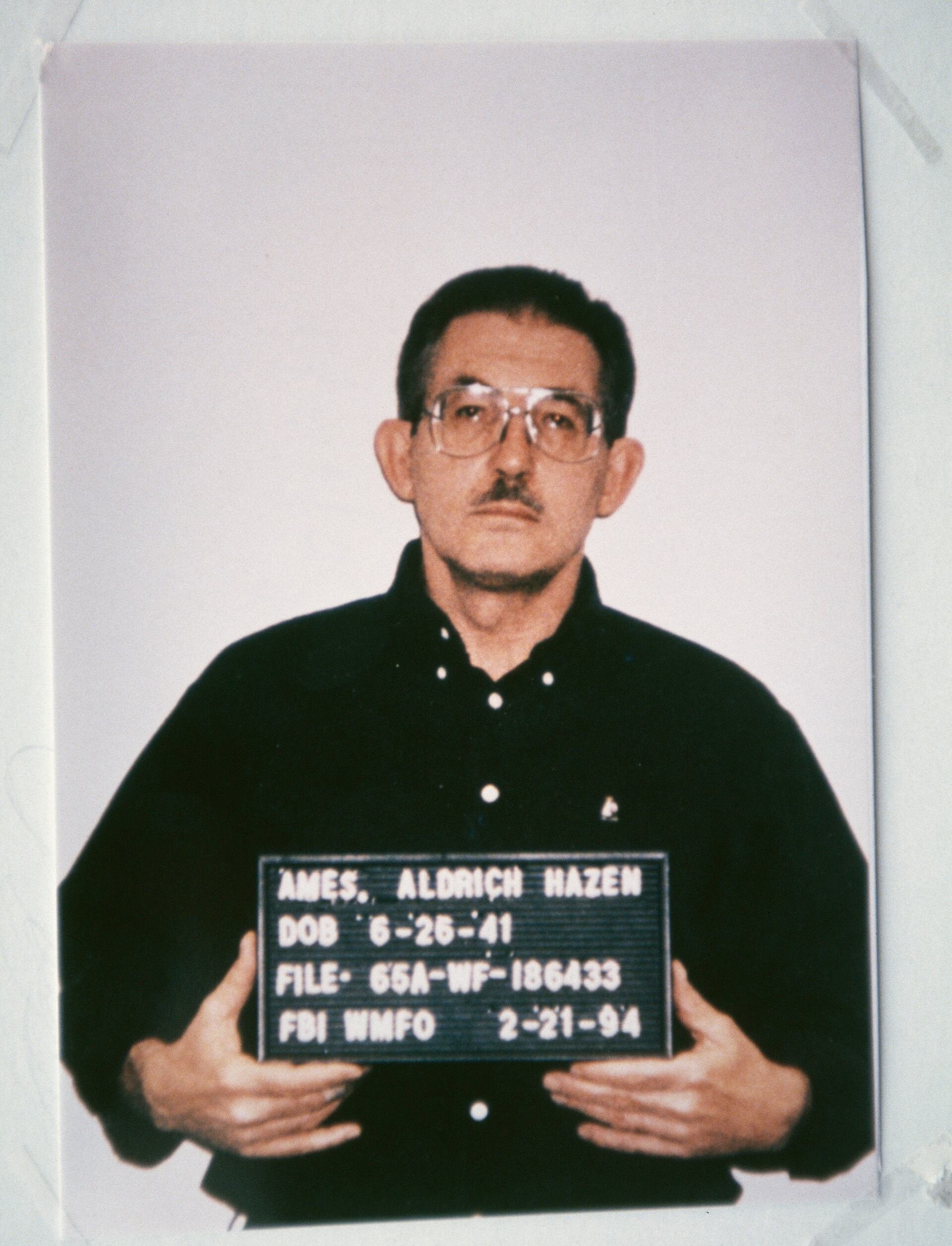 Aldrich Ames, espía de la CIA para Rusia, fue arrestado en febrero de 1994. (Foto de Jeffrey Markowitz/Sygma vía Getty Images)