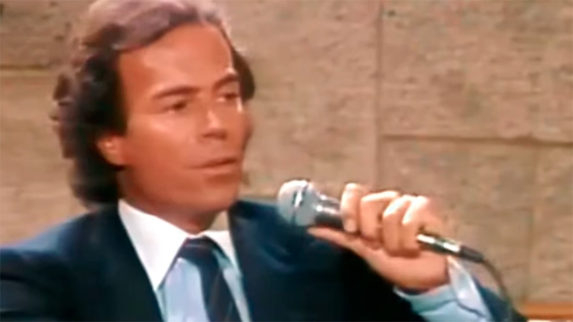 Así se veía Julio Iglesias cuando era joven. (Crédito: Captura de Video)