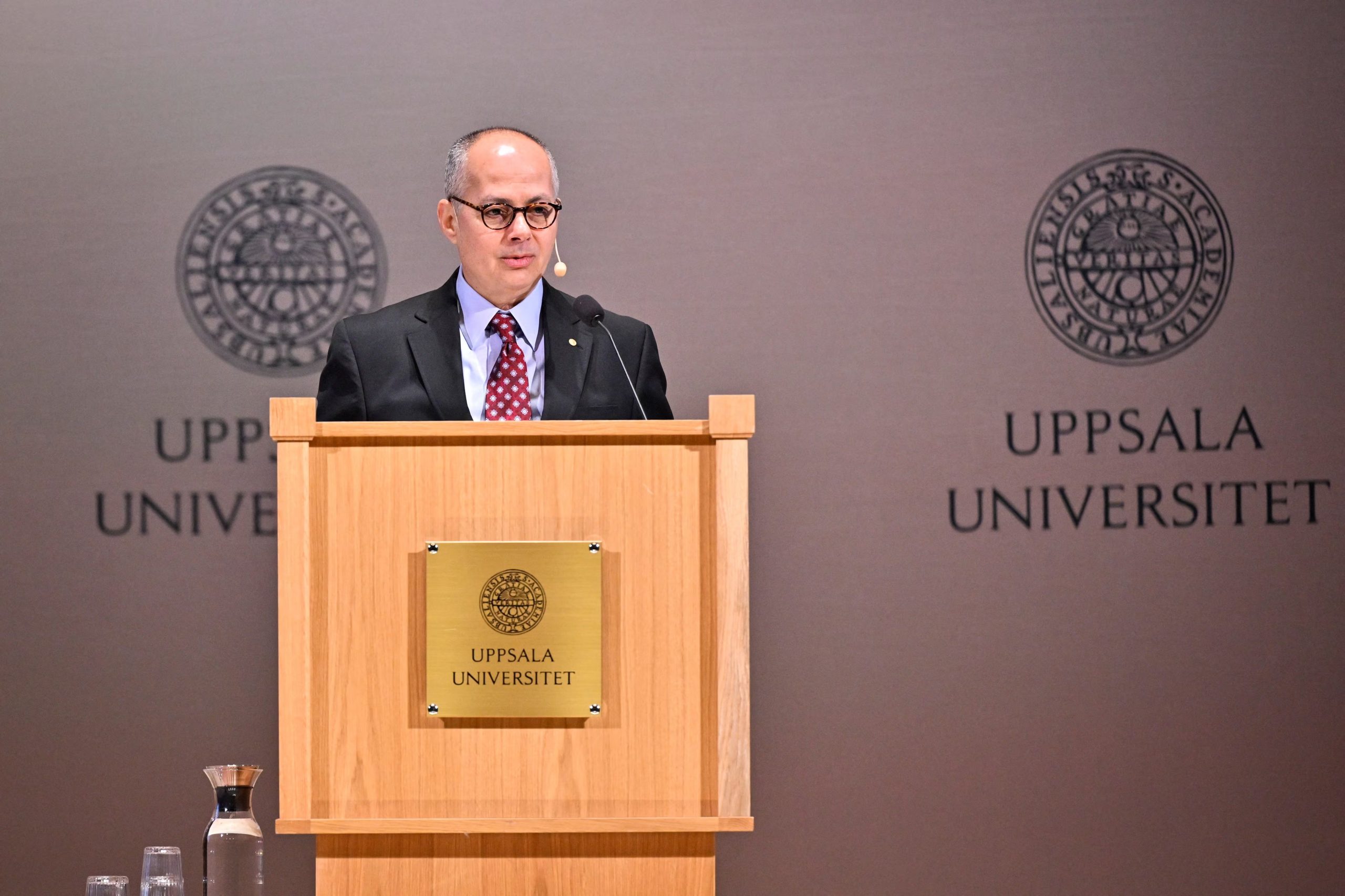 La fabricación de MOF y COF ha sido posible gracias a la identificación de disolventes que permiten obtener estructuras cristalinas ordenadas y estables a nivel molecular