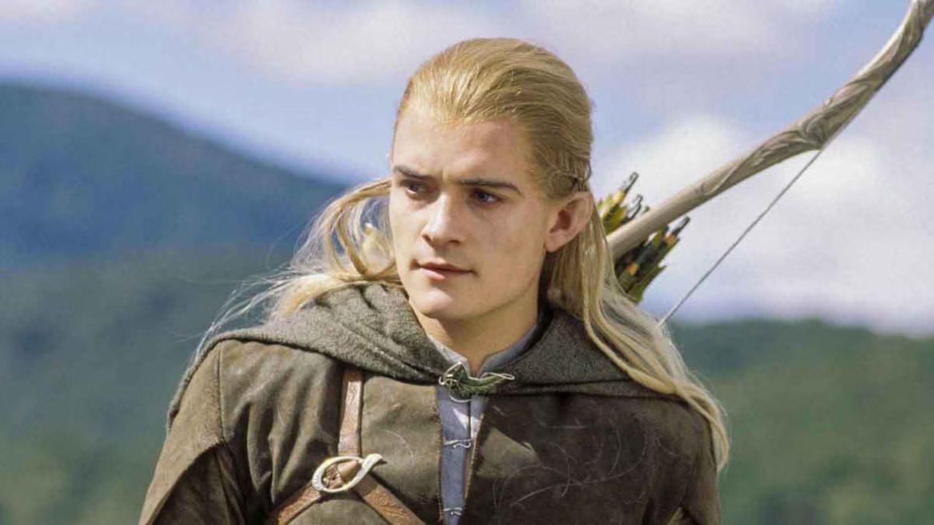 Bloom narra la emotiva despedida en el set y cómo conservar el arco de Legolas simboliza el cierre de una etapa crucial en su vida (New Line Cinema)