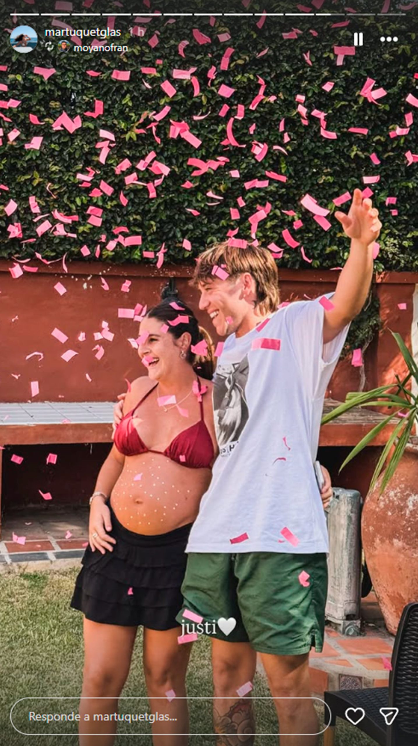 La confirmación del sexo de la bebé llegó con una lluvia de confeti rosa y la palabra 'Justi' en la imagen, reforzando el nombre elegido por la pareja (Instagram)