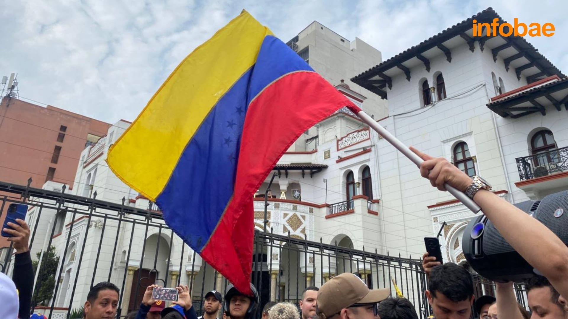 Los manifestantes destacaron la importancia de la solidaridad internacional en el proceso de transición. - 
Crédito: Infobae / Clara Giraldo