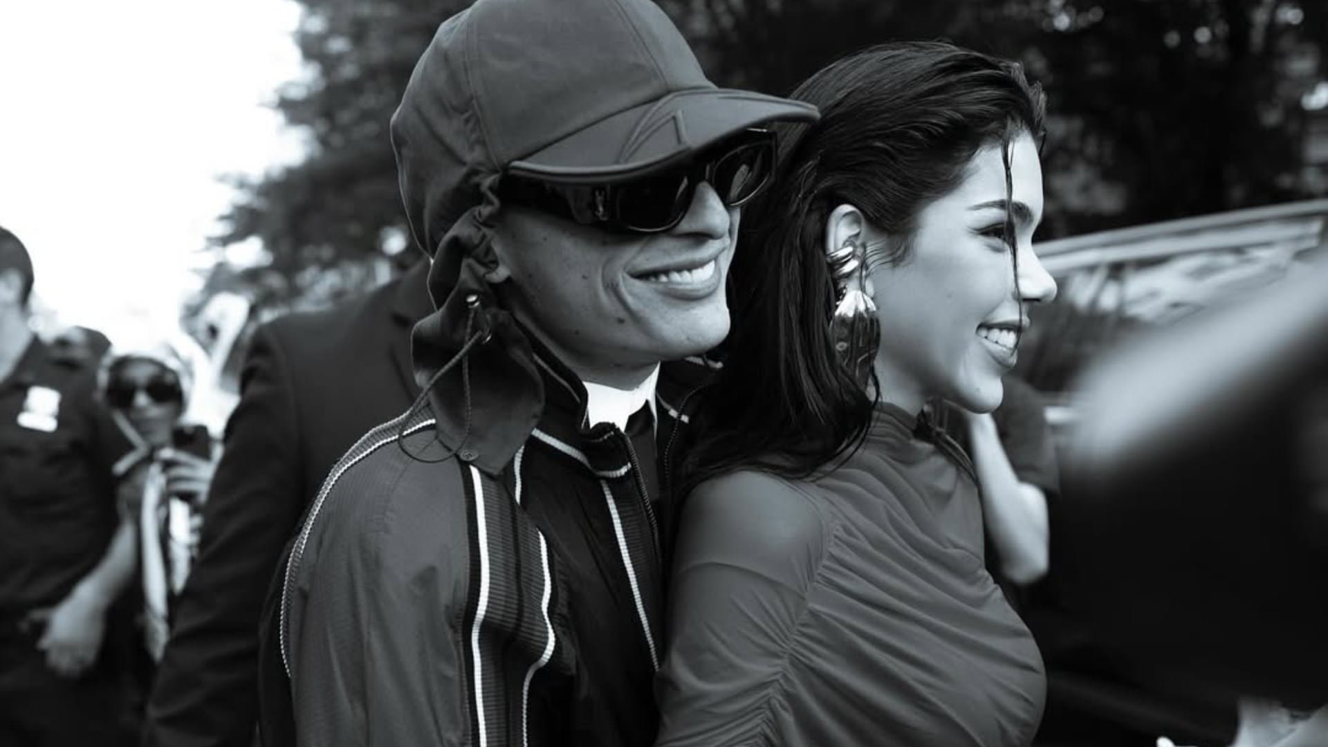 Las redes sociales se agitaron tras una reciente fotografía donde la cantante hace un sutil gesto que dio pie a especulaciones. (@keniaos, Instagram)