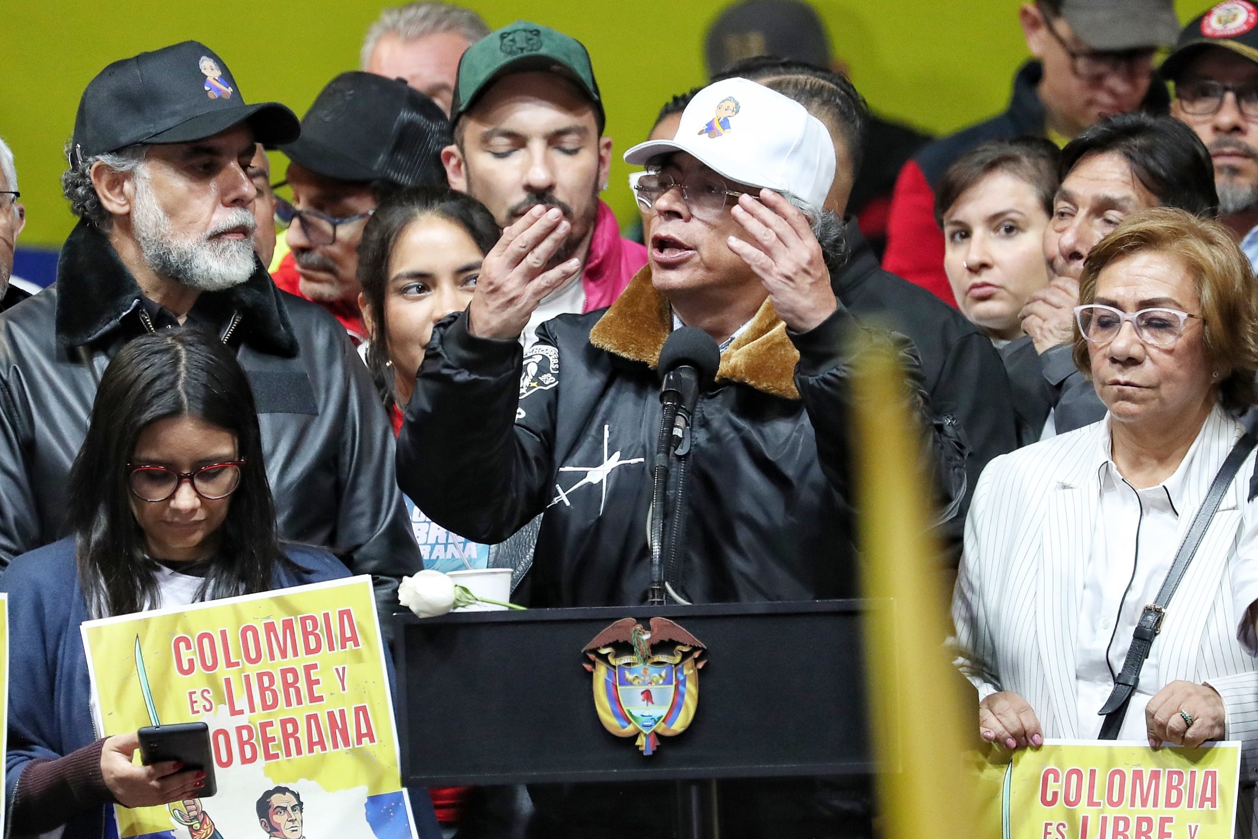 El presidente colombiano Gustavo Petro se dirigió a sus simpatizantes en una manifestación convocada para protestar contra los comentarios del presidente estadounidense Donald Trump, en Bogotá, Colombia, el miércoles 7 de enero de 2026 - crédito Santiago Saldarriaga/AP