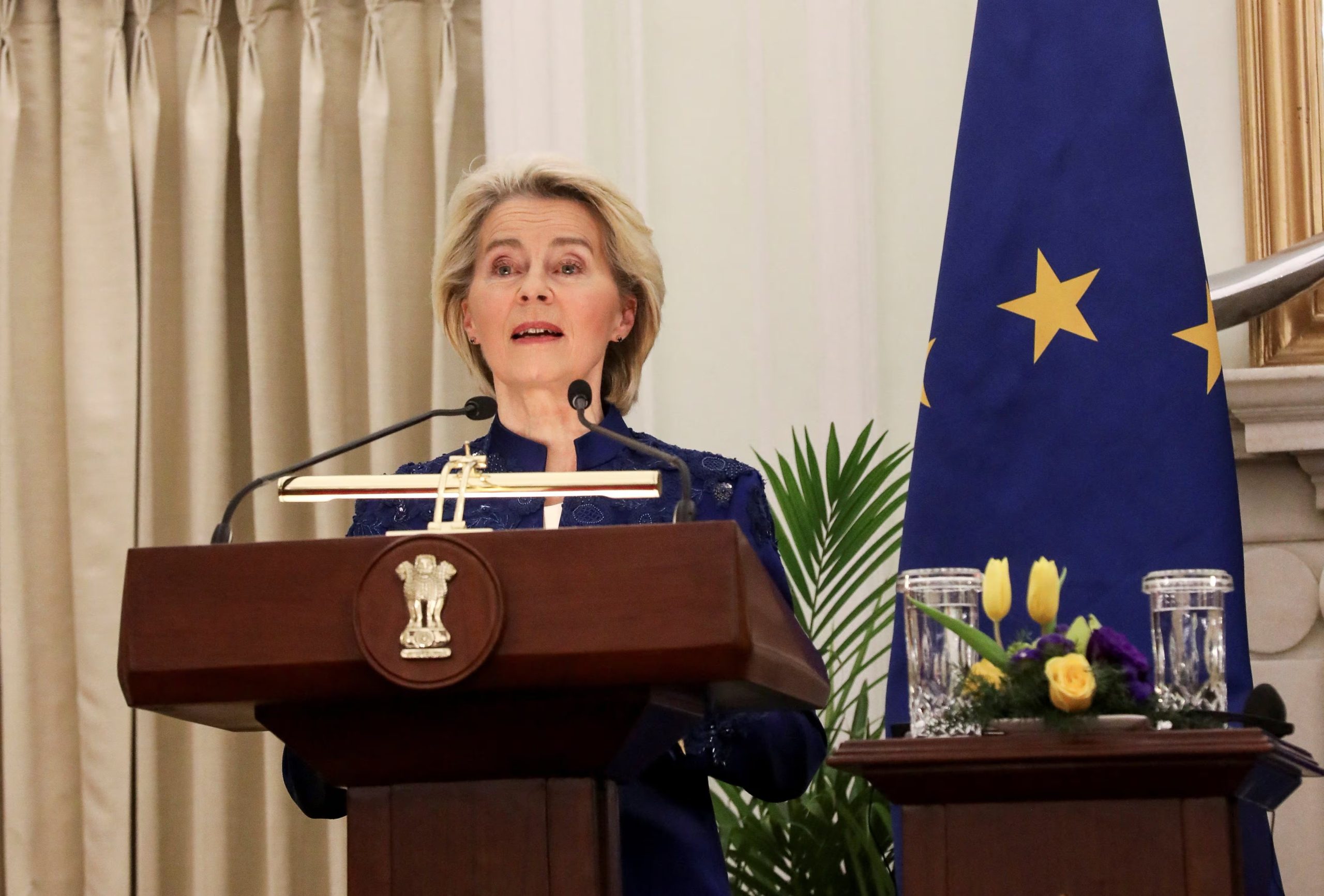 La presidenta de la Comisión Europea, Ursula von der Leyen, habla durante una declaración de prensa conjunta con el primer ministro indio, Narendra Modi, y el presidente del Consejo Europeo, Antonio Costa, en Hyderabad House, Nueva Delhi, India, el 27 de enero de 2026. REUTERS/Altaf Hussain