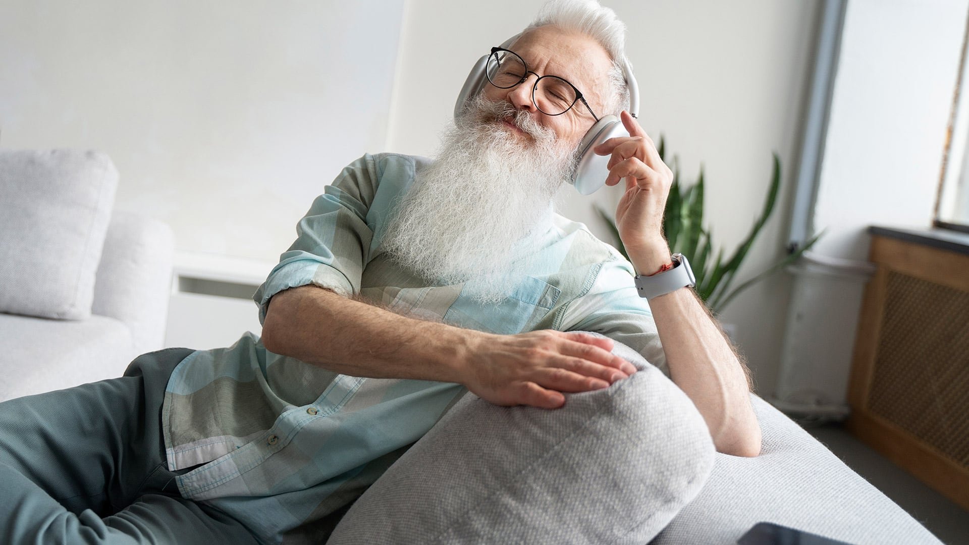 Expertos destacaron que identificar estados de ánimo precisos disminuye conductas de riesgo y mejora el bienestar emocional (Freepik)