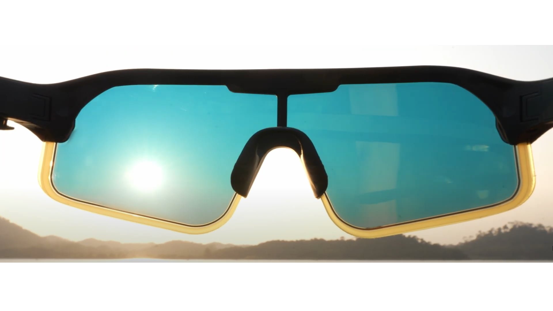 Las gafas utilizan tecnología electrocrómica miniaturizada, inspirada en sistemas de vehículos de alta gama. (Captura de video/Povec Optics)