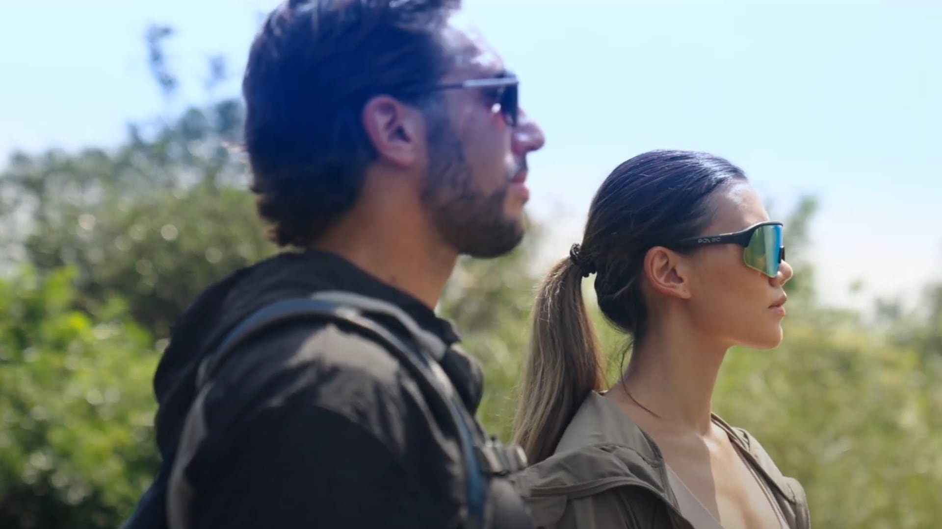 El modelo brinda protección UV400 y antirreflejo, además de resistencia a impactos y certificación IP65 para uso intensivo. (Captura de video/Povec Optics)