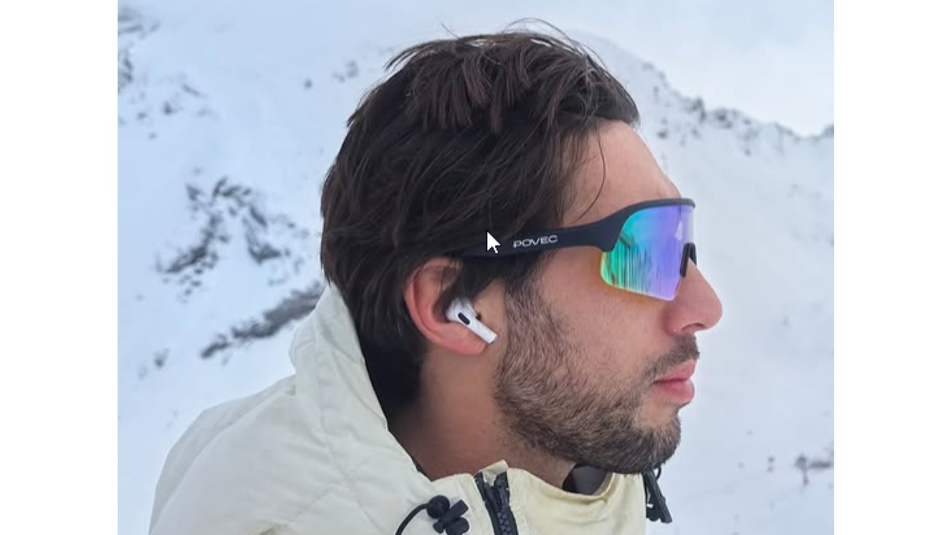 La batería ofrece hasta 28 días de autonomía, con carga por USB-C y sistema inteligente de encendido y reposo. (Povec Optics)